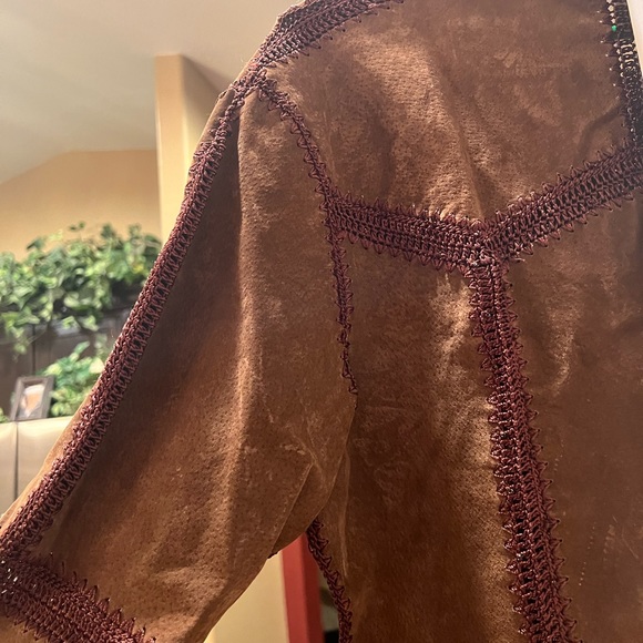 Vintage IDI by Matthew Suede Leather and Crochet brown jacket. Size medium. - Picture 3 of 7